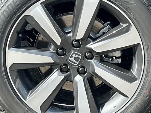 2025 Honda Pilot Touring 8-Passenger