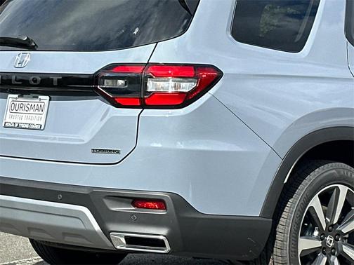 2025 Honda Pilot Touring 8-Passenger