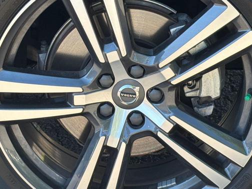 Osmium Gray Metallic 2019 Volvo XC60 T5 Momentum