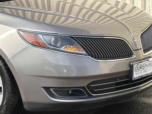 2015 Lincoln MKS Base