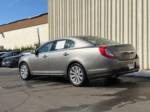 2015 Lincoln MKS Base