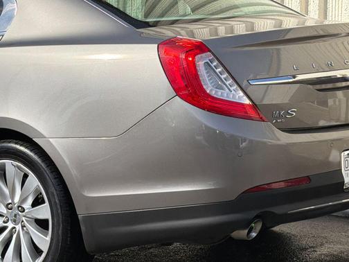 2015 Lincoln MKS Base