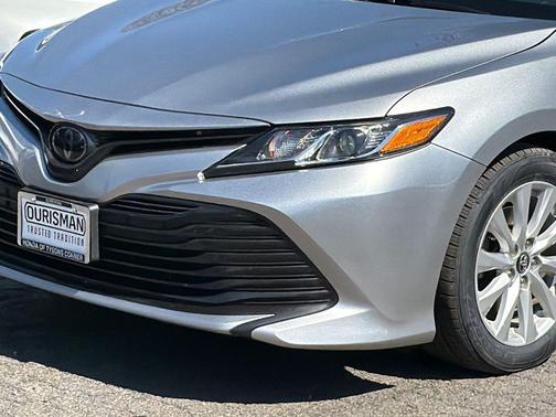 Celestial Silver Metallic 2019 Toyota Camry LE