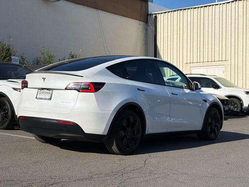 Pearl White Multi-Coat 2021 Tesla Model Y Long Range Dual Motor All-Wheel Drive