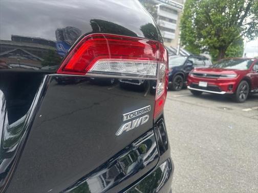 2022 Honda Pilot Touring 8-Passenger