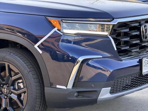 2025 Honda Pilot Touring 8-Passenger