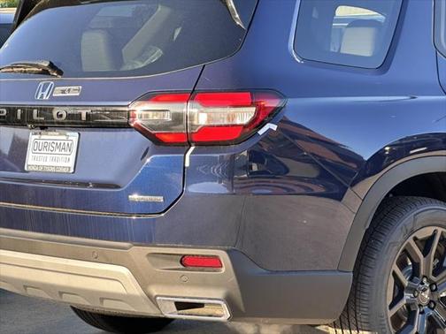 2025 Honda Pilot Touring 8-Passenger