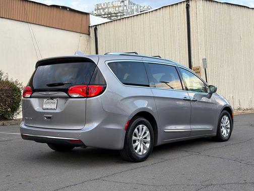 2018 Chrysler Pacifica Touring-L