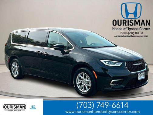 Brilliant Black Crystal Pearlcoat 2023 Chrysler Pacifica Touring L