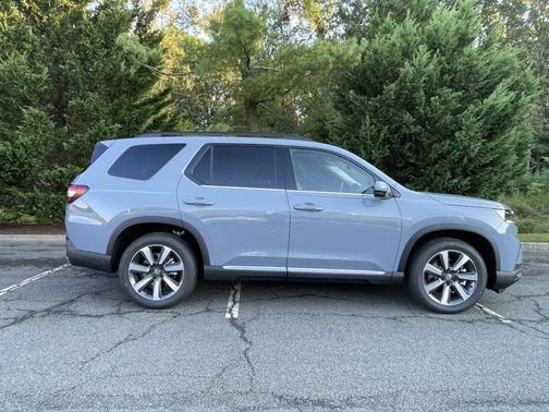 2025 Honda Pilot Touring 8-Passenger
