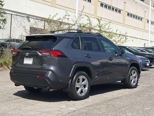 2021 Toyota RAV4 Hybrid XLE Premium