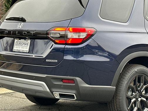 2025 Honda Pilot Touring 8-Passenger