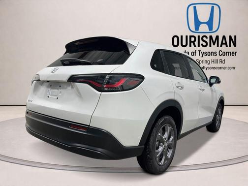 Platinum White 2027 Honda HR-V LX