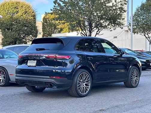 2023 Porsche Cayenne Platinum Edition