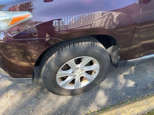 Sizzling Crimson Mica 2011 Toyota Highlander SE