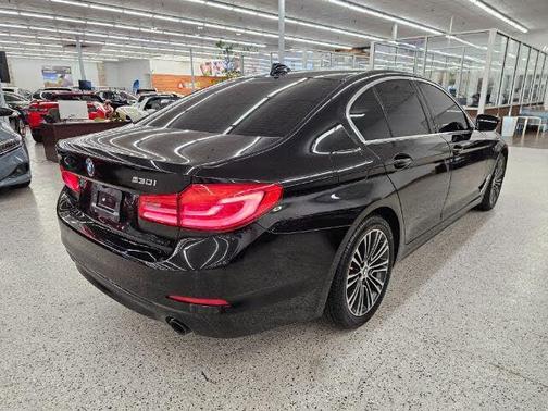 Black Sapphire Metallic 2019 BMW 530 xDrive