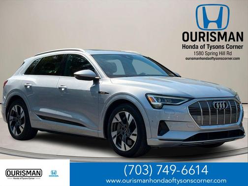 Florett Silver Metallic 2023 Audi e-tron Premium Plus quattro