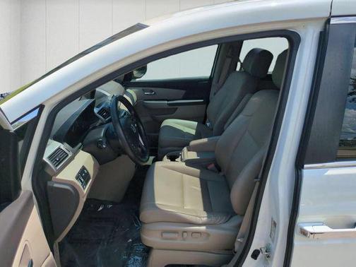 White Diamond Pearl 2015 Honda Odyssey EX-L