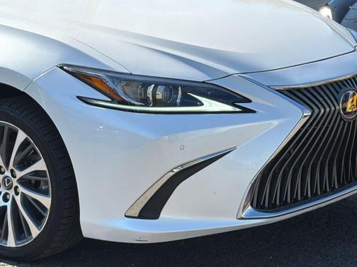 2021 Lexus ES 300h Base