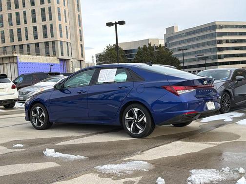 2023 Hyundai ELANTRA SEL