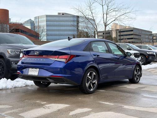 2023 Hyundai ELANTRA SEL