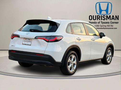 Platinum White Pearl 2023 Honda HR-V LX