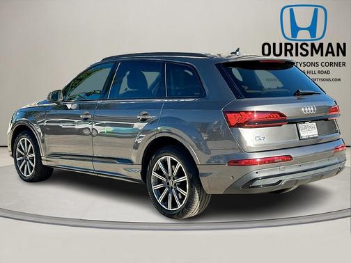 2022 Audi Q7 45 Premium Plus