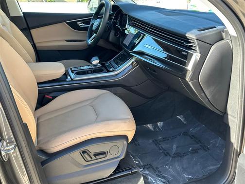 2022 Audi Q7 45 Premium Plus