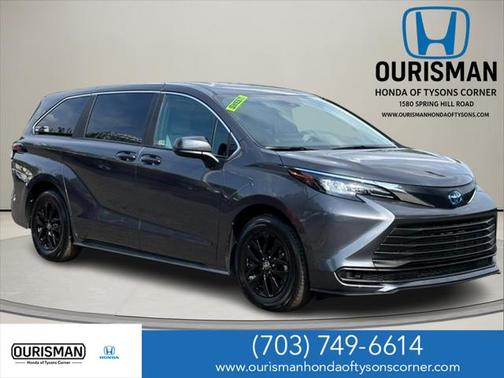 2025 Toyota Sienna LE