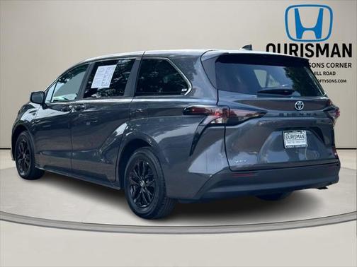 2025 Toyota Sienna LE
