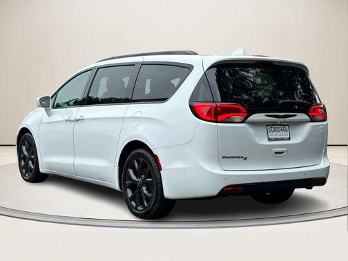 Bright White Clearcoat 2019 Chrysler Pacifica Touring L