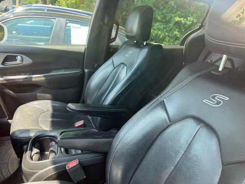 Bright White Clearcoat 2019 Chrysler Pacifica Touring L