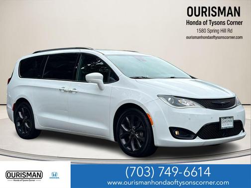 Bright White Clearcoat 2019 Chrysler Pacifica Touring L