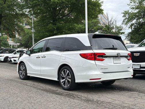Platinum White Pearl 2024 Honda Odyssey Touring