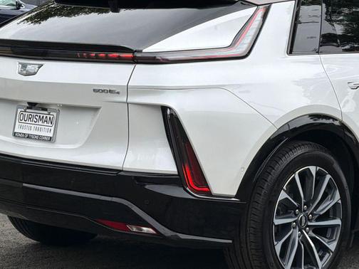 Crystal White Tricoat 2024 Cadillac LYRIQ Sport