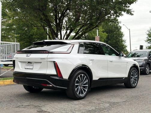 Crystal White Tricoat 2024 Cadillac LYRIQ Sport