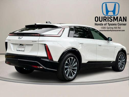Crystal White Tricoat 2024 Cadillac LYRIQ Sport