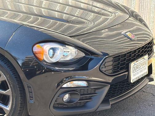 Nero Cinema Jet Black 2017 FIAT 124 Spider Base