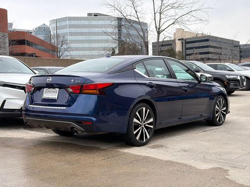 2021 Nissan Altima SR FWD