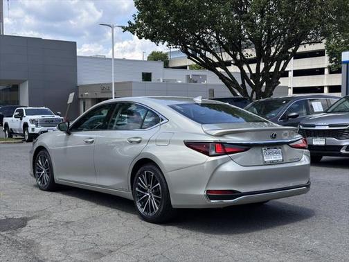 2022 Lexus ES 300h Base