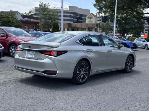 2022 Lexus ES 300h Base