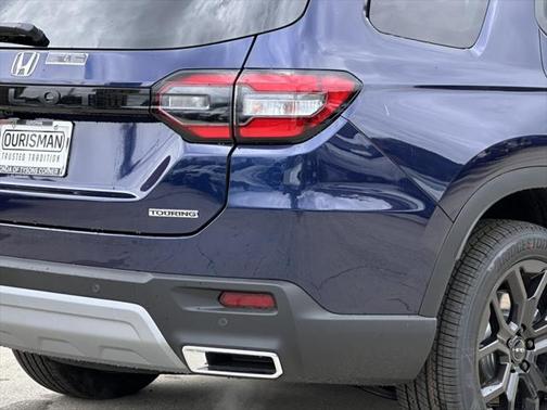 2025 Honda Pilot Touring 8-Passenger