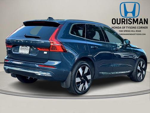 2023 Volvo XC60 Recharge Plug-In Hybrid T8 Plus Bright Theme