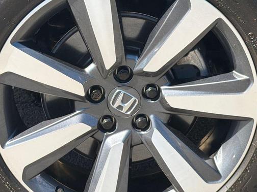 Platinum White Pearl 2025 Honda Pilot Touring 8-Passenger