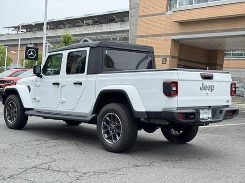 2022 Jeep Gladiator Overland