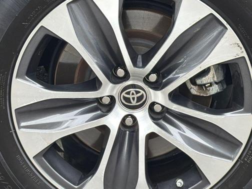 Celestial Silver Metallic 2023 Toyota Highlander Hybrid XLE