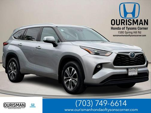 Celestial Silver Metallic 2023 Toyota Highlander Hybrid XLE