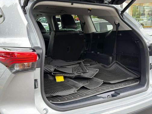 Celestial Silver Metallic 2023 Toyota Highlander Hybrid XLE