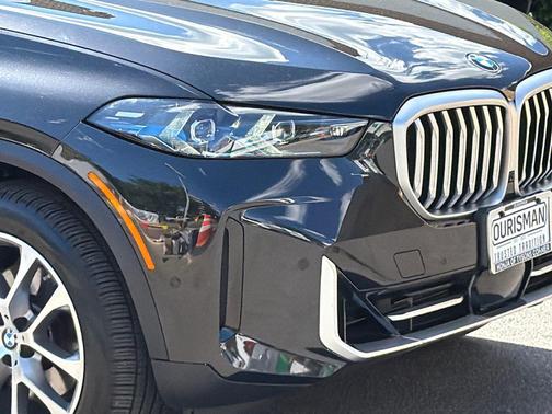 Black Sapphire Metallic 2026 BMW X5 xDrive40i