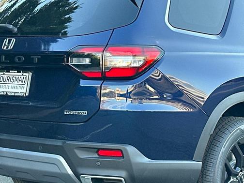 2025 Honda Pilot Touring 8-Passenger